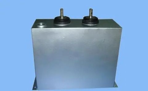 電容器充放電的原理是什么？